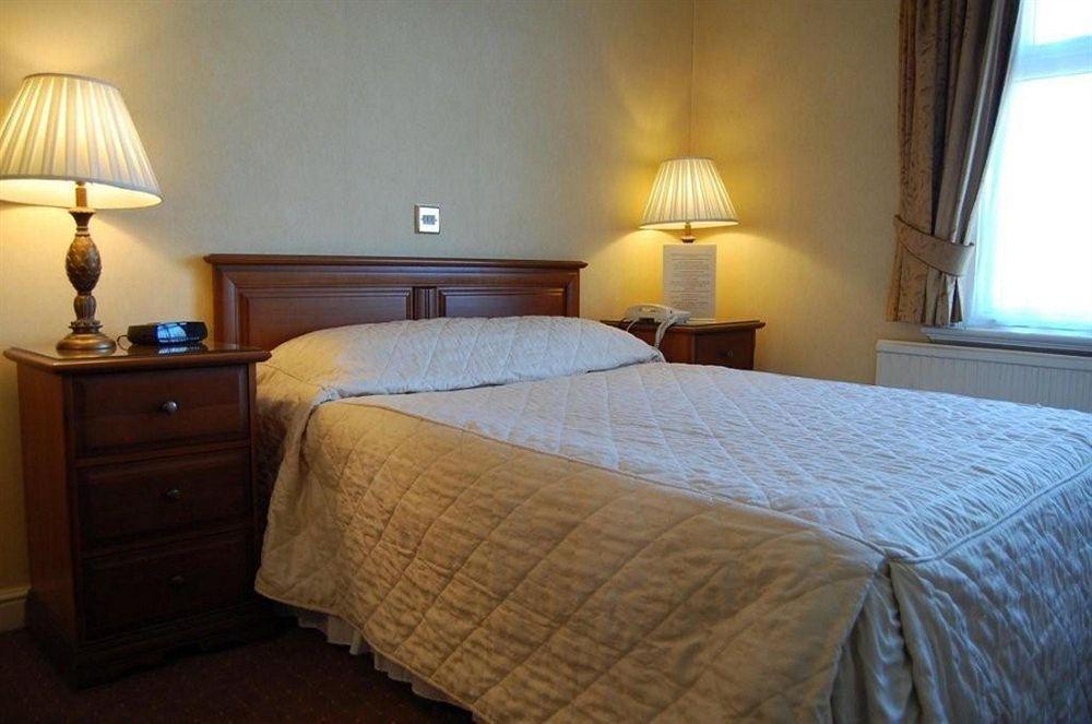 Cheshire Hospitality Ltd T\/A Lennox Lea Studios & Apartments Sale Dış mekan fotoğraf