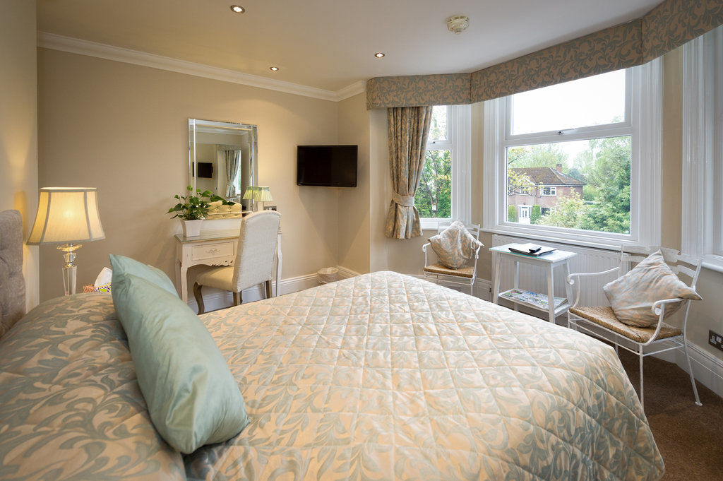 Cheshire Hospitality Ltd T\/A Lennox Lea Studios & Apartments Sale Dış mekan fotoğraf