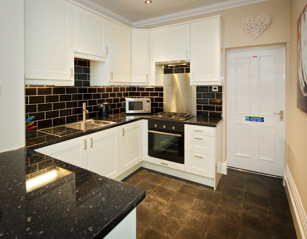 Cheshire Hospitality Ltd T\/A Lennox Lea Studios & Apartments Sale Dış mekan fotoğraf