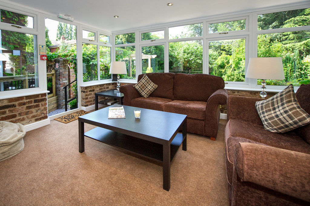 Cheshire Hospitality Ltd T\/A Lennox Lea Studios & Apartments Sale Dış mekan fotoğraf