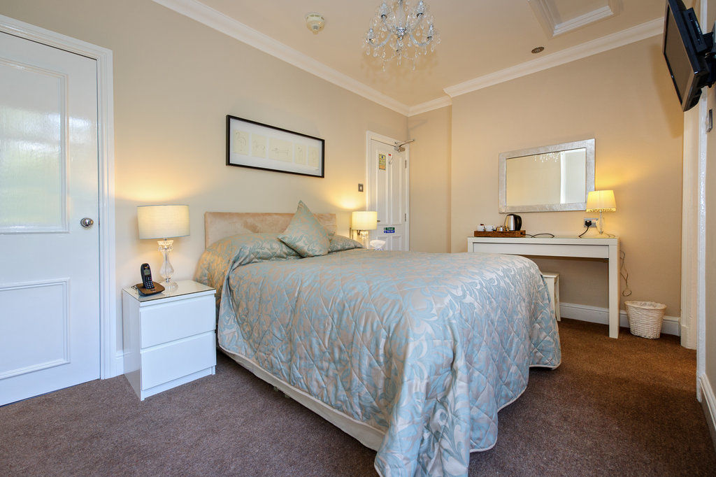 Cheshire Hospitality Ltd T\/A Lennox Lea Studios & Apartments Sale Dış mekan fotoğraf