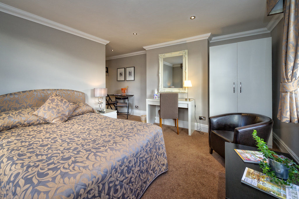 Cheshire Hospitality Ltd T\/A Lennox Lea Studios & Apartments Sale Dış mekan fotoğraf