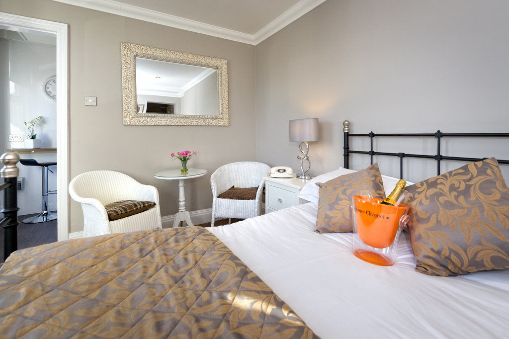 Cheshire Hospitality Ltd T\/A Lennox Lea Studios & Apartments Sale Dış mekan fotoğraf