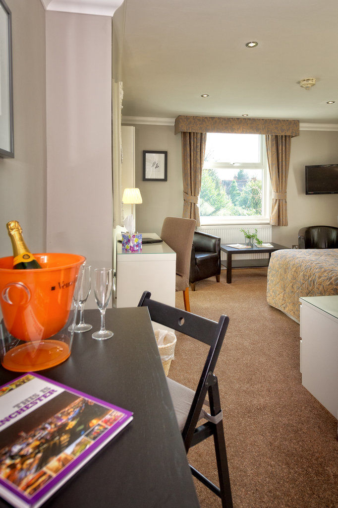 Cheshire Hospitality Ltd T\/A Lennox Lea Studios & Apartments Sale Dış mekan fotoğraf