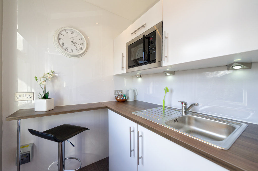 Cheshire Hospitality Ltd T\/A Lennox Lea Studios & Apartments Sale Dış mekan fotoğraf