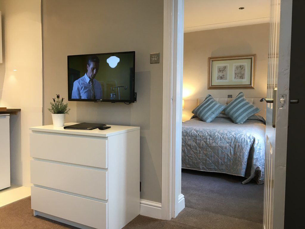 Cheshire Hospitality Ltd T\/A Lennox Lea Studios & Apartments Sale Dış mekan fotoğraf