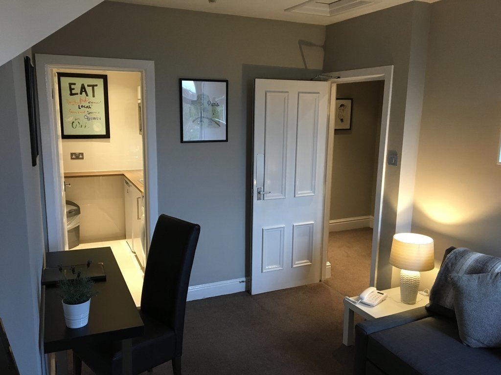 Cheshire Hospitality Ltd T\/A Lennox Lea Studios & Apartments Sale Dış mekan fotoğraf