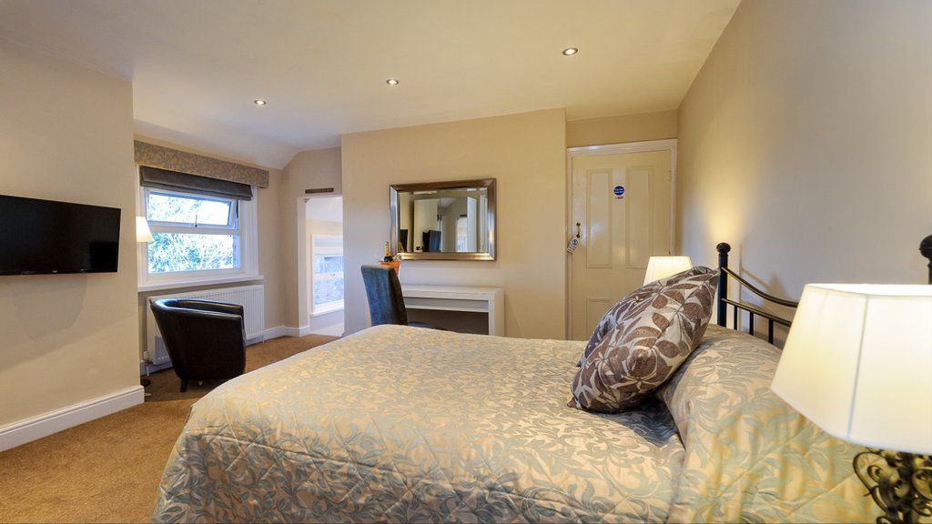 Cheshire Hospitality Ltd T\/A Lennox Lea Studios & Apartments Sale Dış mekan fotoğraf