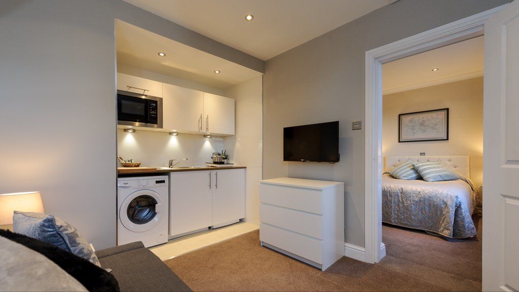 Cheshire Hospitality Ltd T\/A Lennox Lea Studios & Apartments Sale Dış mekan fotoğraf