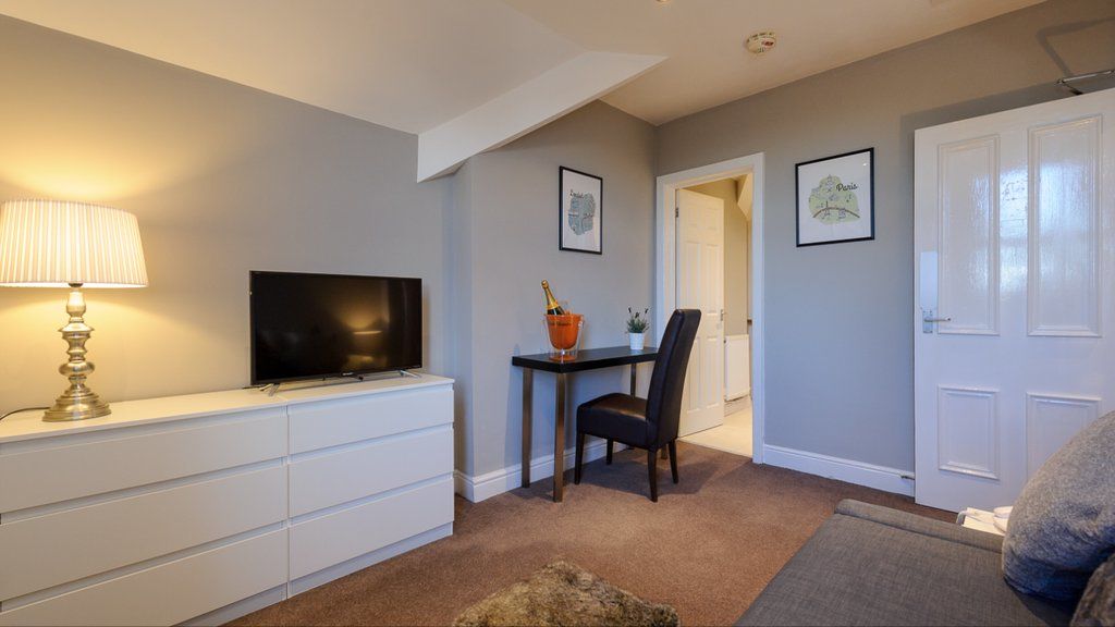 Cheshire Hospitality Ltd T\/A Lennox Lea Studios & Apartments Sale Dış mekan fotoğraf