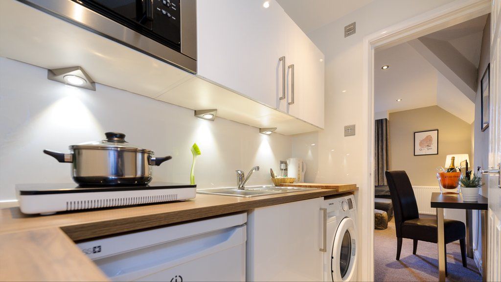Cheshire Hospitality Ltd T\/A Lennox Lea Studios & Apartments Sale Dış mekan fotoğraf