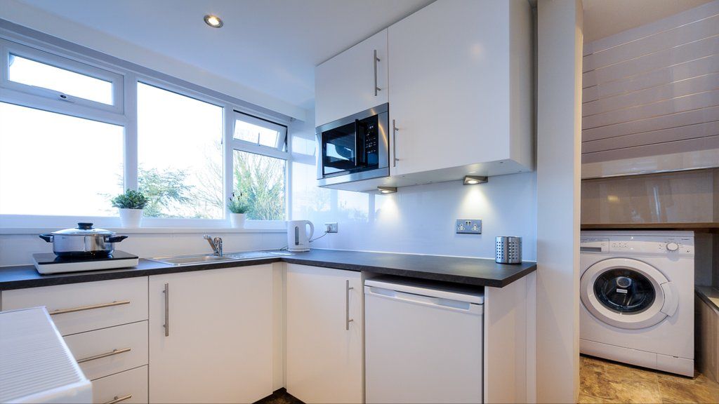 Cheshire Hospitality Ltd T\/A Lennox Lea Studios & Apartments Sale Dış mekan fotoğraf