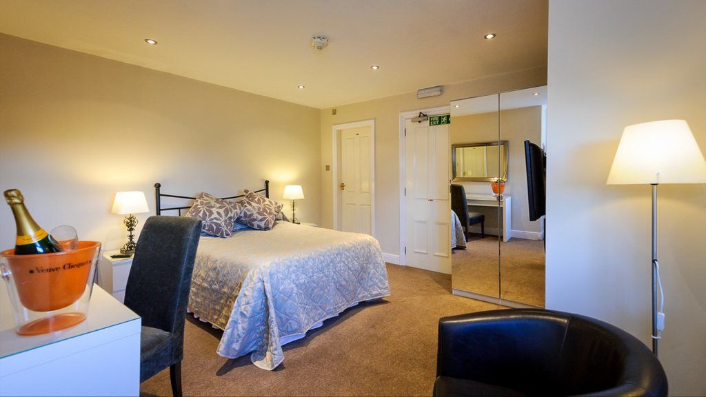 Cheshire Hospitality Ltd T\/A Lennox Lea Studios & Apartments Sale Dış mekan fotoğraf