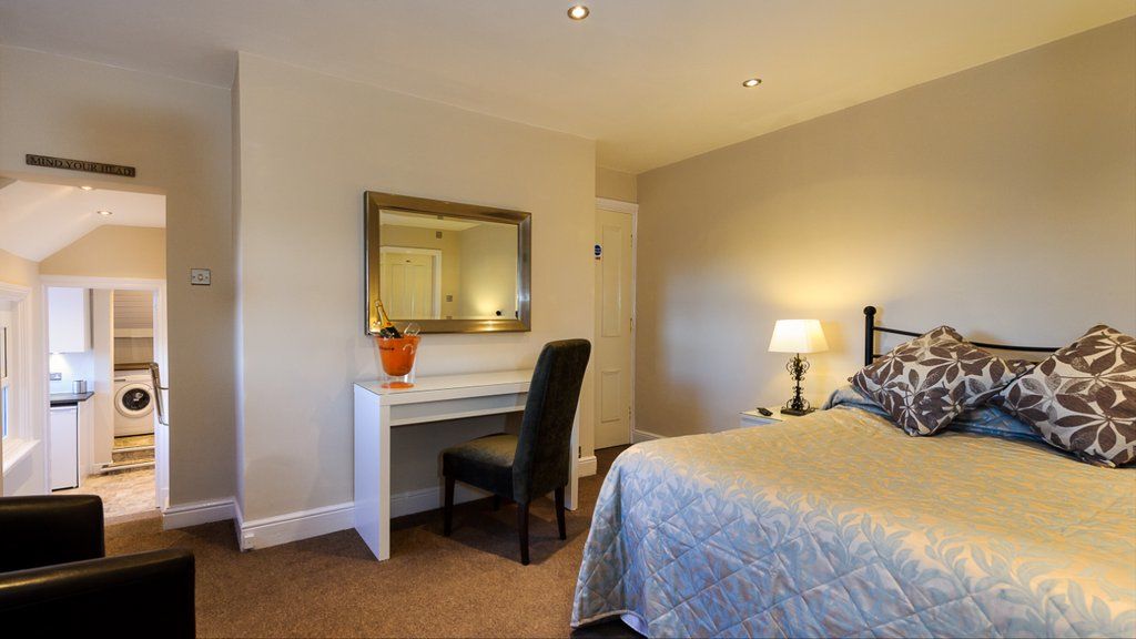 Cheshire Hospitality Ltd T\/A Lennox Lea Studios & Apartments Sale Dış mekan fotoğraf